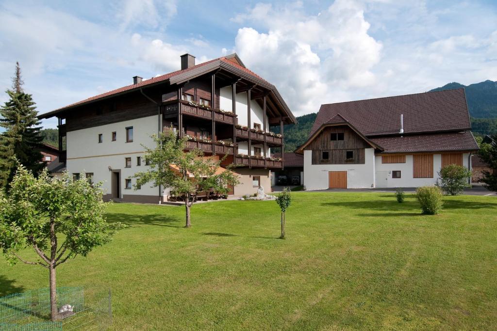 Готель Hubertushof Latschach ober dem Faakersee Екстер'єр фото